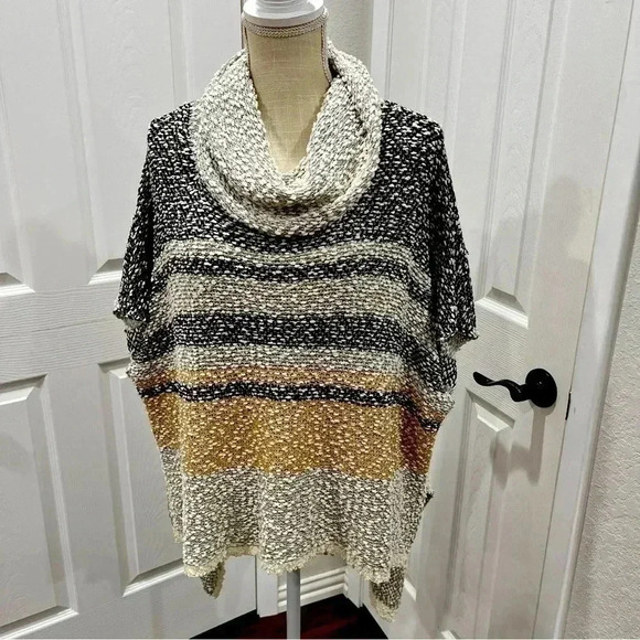 Love on a Hanger cowl neck short sleeve neutral colored high/ low hem sweater - Picture 1 of 8